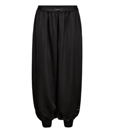 Haute L’Amitie Evita Crop Harem Pant in Black