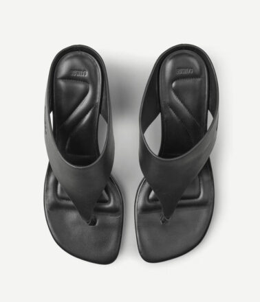 Samsoe Samsoe Sadagmar Wedge Sandal in Black