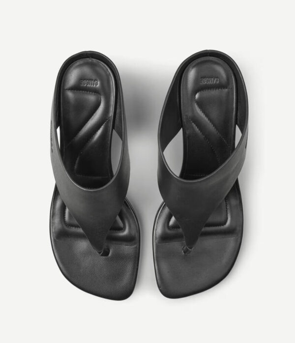Samsoe Samsoe Sadagmar Wedge Sandal in Black