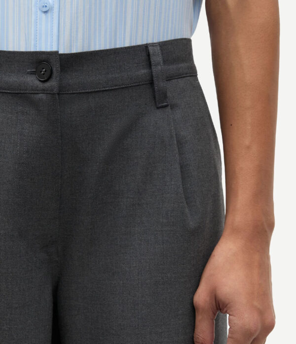 Saharper Pleat Shorts in Ombre Blue