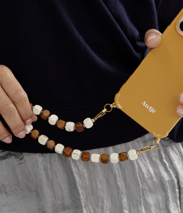 Atelje Short Phone Cord in Natural Habitat Brown