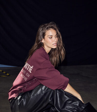 Haute L’Amitie New Studio Tie Sweatshirt in Wine